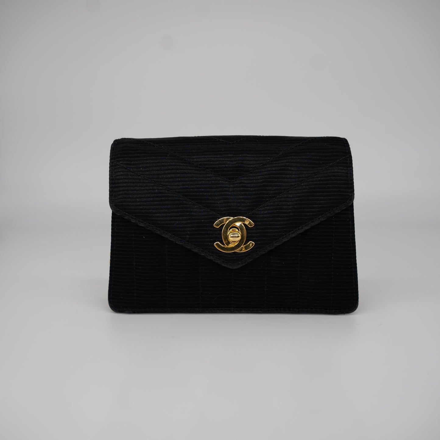 Chanel Quilted Chevron Crossbody Chain Coin Purse Rare 1990s