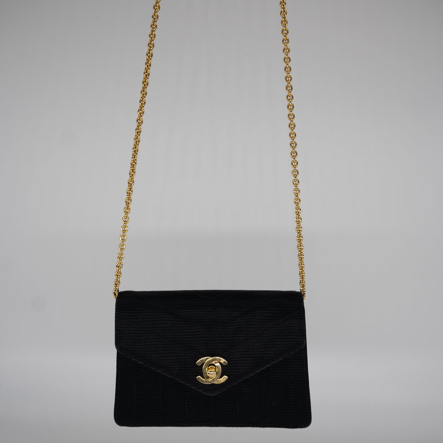 Chanel Quilted Chevron Crossbody Chain Coin Purse Rare 1990s