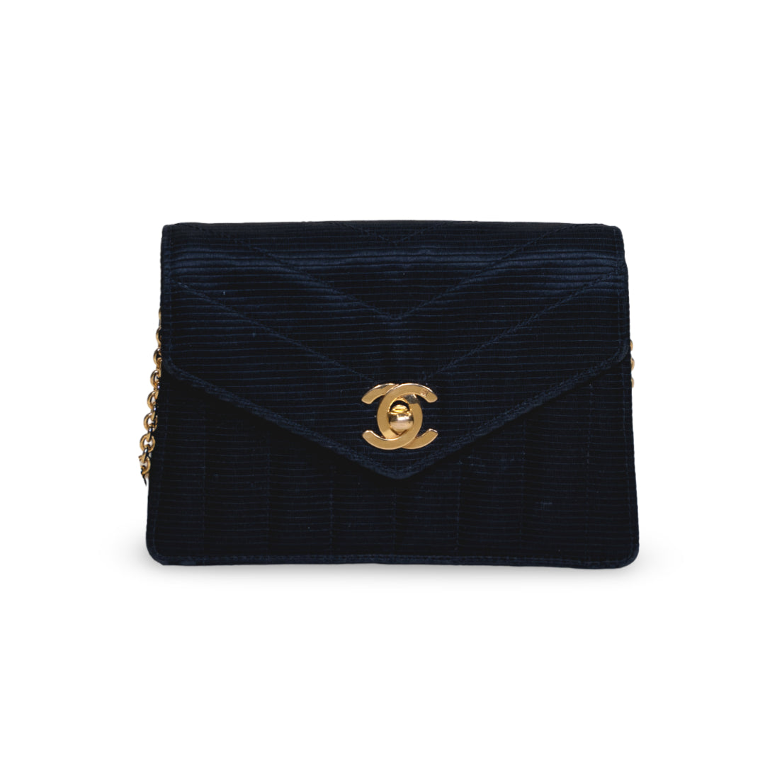 Chanel Quilted Chevron Crossbody Chain Coin Purse Rare 1990s