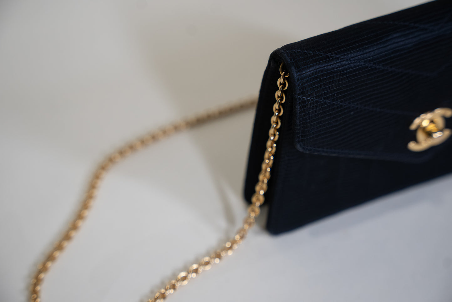 Chanel Quilted Chevron Crossbody Chain Coin Purse Rare 1990s