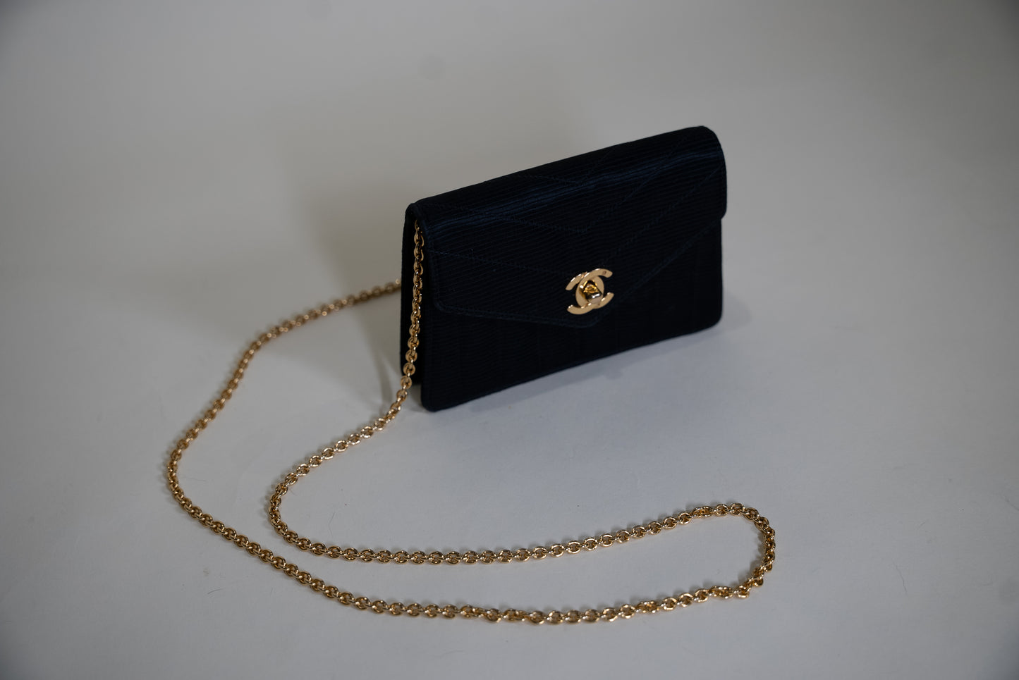 Chanel Quilted Chevron Crossbody Chain Coin Purse Rare 1990s