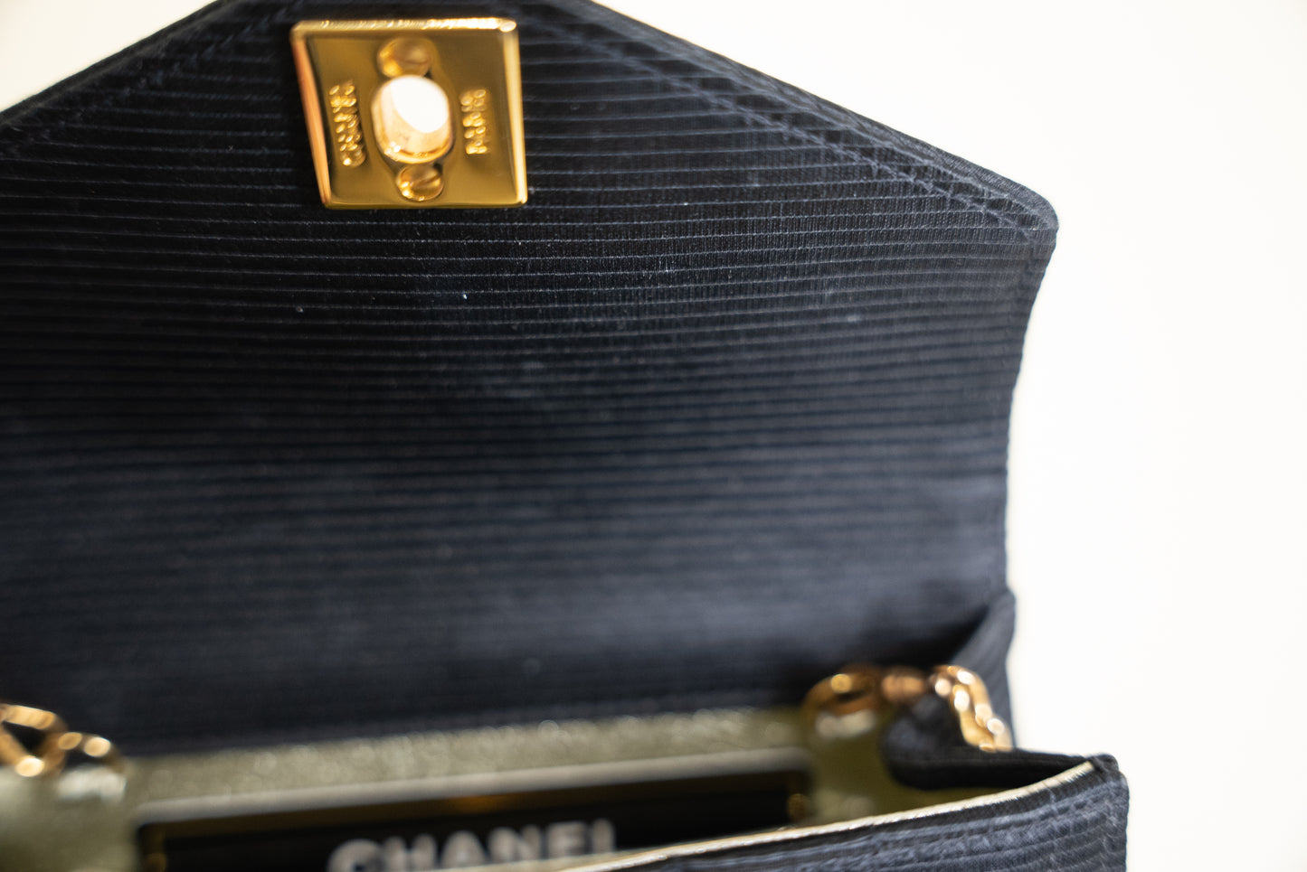 Chanel Quilted Chevron Crossbody Chain Coin Purse Rare 1990s