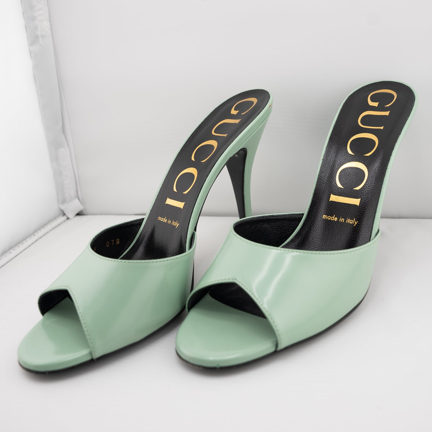 Gucci Polished Calfskin Kitten Heel Mid Heel Slide Sandal Scarlet Size 38 Aqua Blue Green